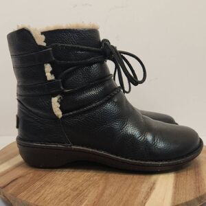 UGG Caspia Black Leather Lace-up Boots 1932 Sz 9 Womens